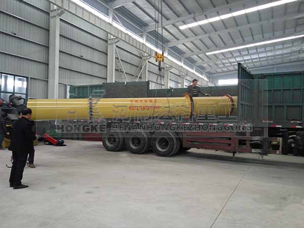 發(fā)往河北承德2m&times;8m雞糞烘干機裝貨現場