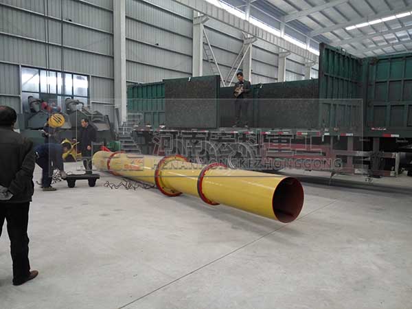 發(fā)往河北承德2m&times;8m雞糞烘干機裝貨現場