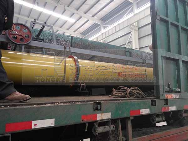 發(fā)往河北承德2m&times;8m雞糞烘干機裝貨現場